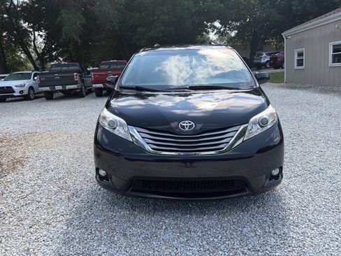 Used 2017 Toyota Sienna XLE Premium FWD image 4