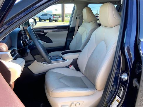 Used 2020 Toyota Highlander Limited image 7