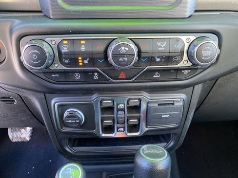 Used 2023 Jeep Gladiator Willys image 24