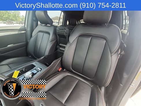 Used 2024 Jeep Wagoneer Launch Edition AWD/4WD image 24