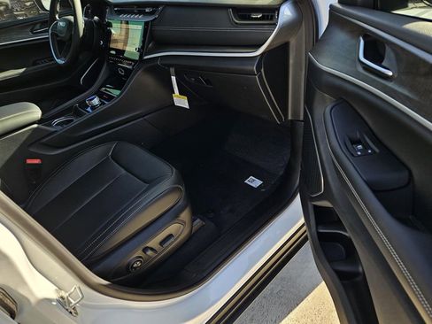 New 2026 Jeep Grand Cherokee Limited RWD image 8