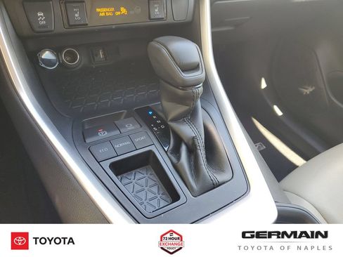 Used 2019 Toyota RAV4 XLE w/ Convenience Package FWD image 27