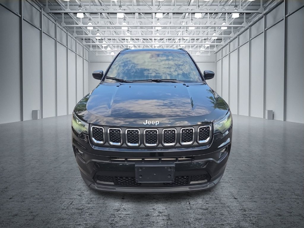 Used 2024 Jeep Compass Latitude AWD/4WD image 2