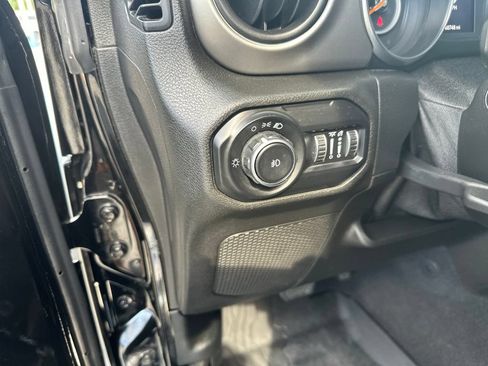 Used 2021 Jeep Wrangler Sport AWD/4WD image 14