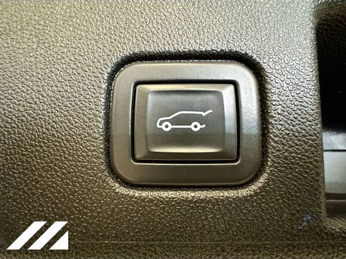 Used 2020 Chevrolet Equinox Premier AWD/4WD image 31