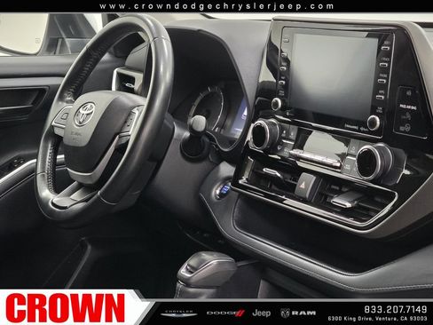 Used 2022 Toyota Highlander LE AWD/4WD image 11