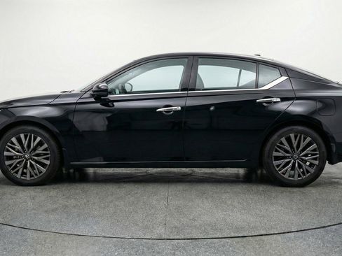 Used 2025 Nissan Altima 2.5 SV FWD image 5
