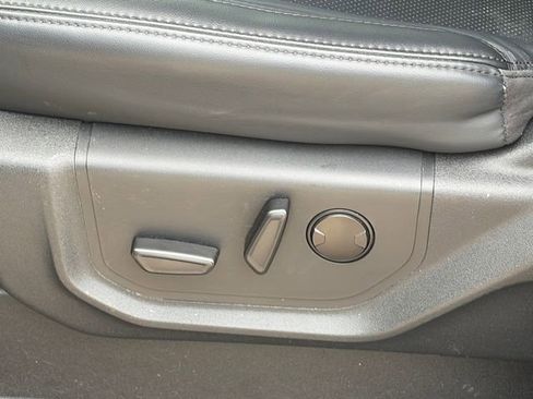 Used 2023 Ford Expedition XLT image 17