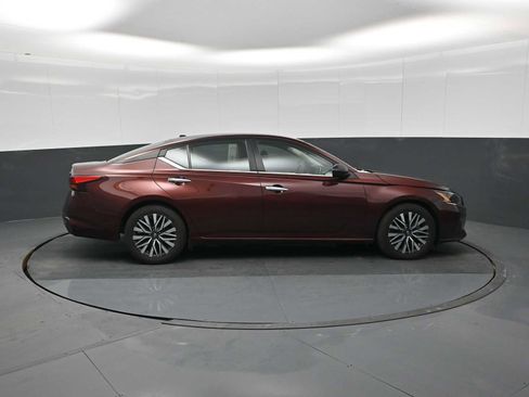 Used 2024 Nissan Altima 2.5 SV image 9
