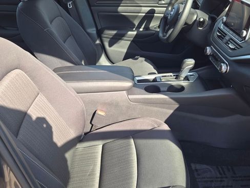 Used 2025 Nissan Altima 2.5 S FWD image 6