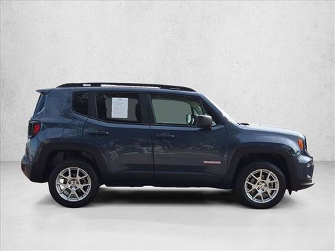 Used 2023 Jeep Renegade Latitude w/ Sun/Sound Group AWD/4WD image 4