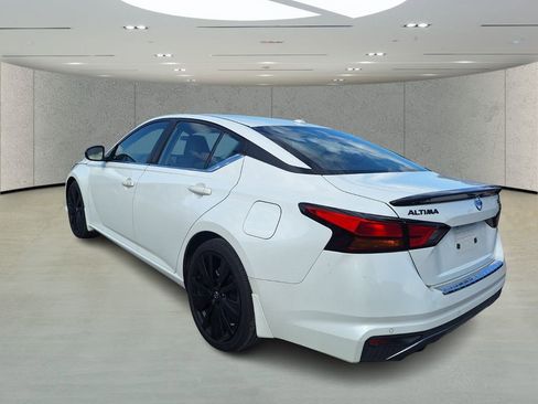 Used 2022 Nissan Altima 2.5 SR w/ Midnight Edition Package image 3