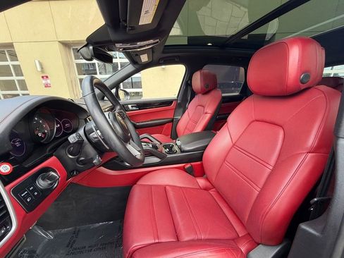 Used 2022 Porsche Cayenne S Platinum AWD/4WD image 9