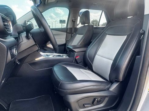 Used 2024 Ford Explorer XLT w/ Equipment Group 202A AWD/4WD image 9