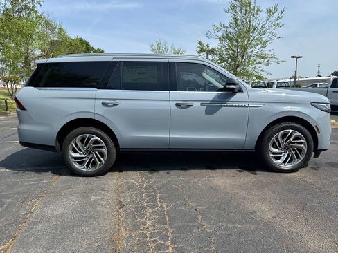 New 2026 Lincoln Navigator Reserve AWD/4WD image 4