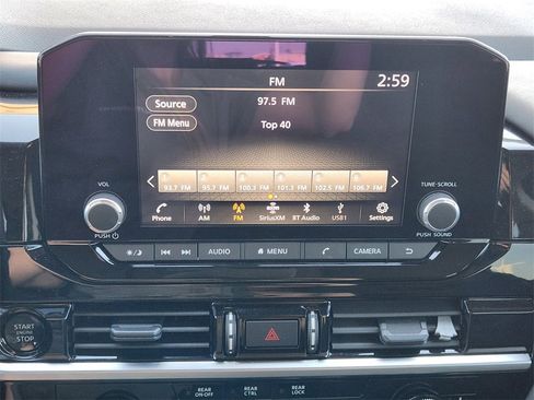 Used 2025 Nissan Pathfinder SV image 11