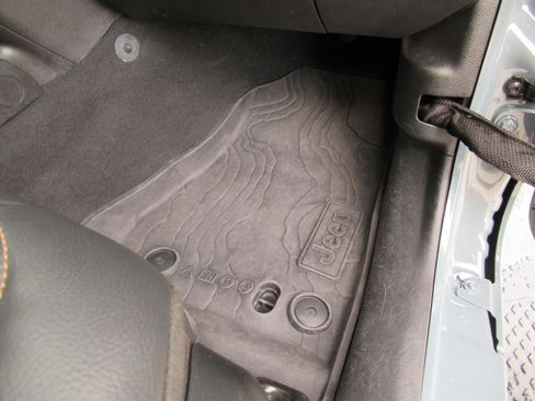 Used 2025 Jeep Gladiator Sport AWD/4WD image 34