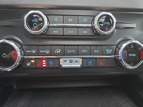 Used 2024 Ford F350 Platinum image 31