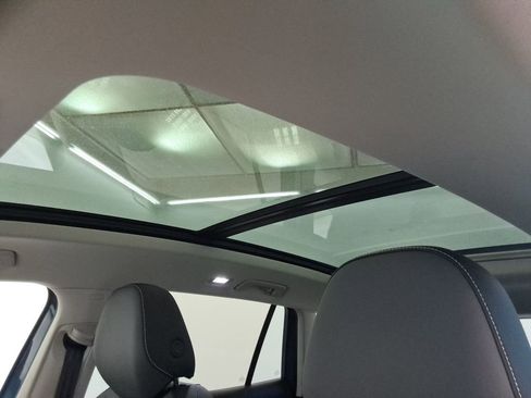 New 2026 Volkswagen Tiguan SE image 18