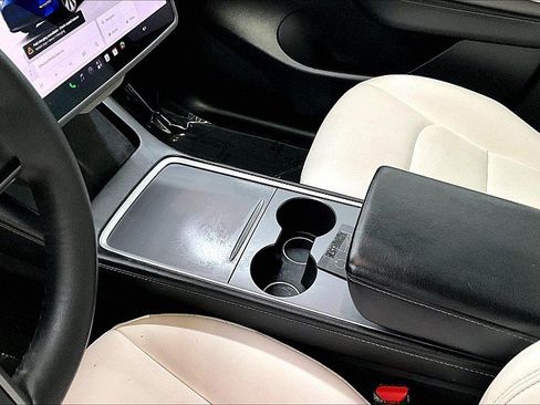 Used 2022 Tesla Model Y Long Range AWD/4WD image 11