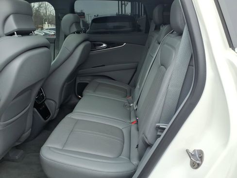 Used 2023 Lincoln Nautilus Reserve w/ Equipment Group 201A image 9