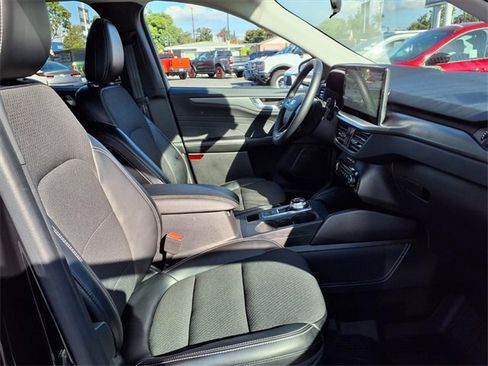 Used 2024 Ford Escape SE image 25