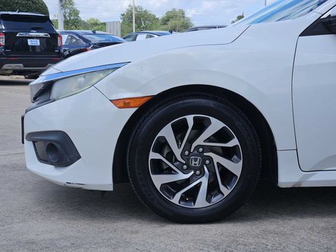 Used 2018 Honda Civic EX image 9