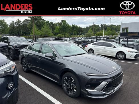 Used 2025 Hyundai Sonata SEL FWD image 1