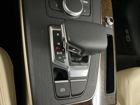 Used 2019 Audi Q5 2.0T Premium w/ Convenience Package AWD/4WD image 16