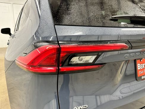 Used 2024 Toyota Grand Highlander AWD image 7
