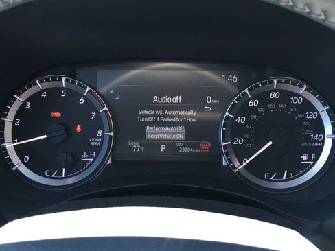 Used 2024 Toyota Highlander XLE AWD/4WD image 2