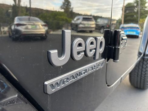 Used 2021 Jeep Wrangler Sport image 31