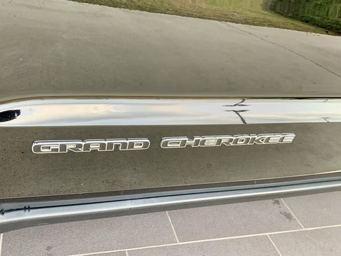 Used 2018 Jeep Grand Cherokee Limited image 10