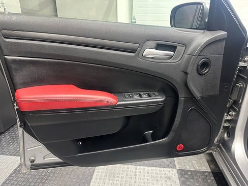 Used 2013 Chrysler 300 S RWD image 16