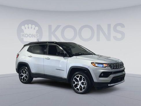 Used 2024 Jeep Compass Limited w/ Sun and Sound Group AWD/4WD image 2