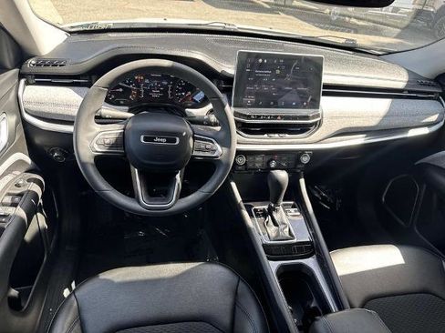 Used 2022 Jeep Compass Latitude FWD image 10
