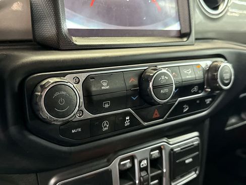Used 2018 Jeep Wrangler Unlimited Sahara AWD/4WD image 20