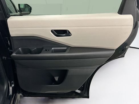 Used 2024 Nissan Pathfinder SV w/ SV Premium Package image 33