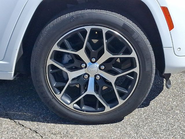 Used 2022 Jeep Grand Cherokee Summit AWD/4WD image 28