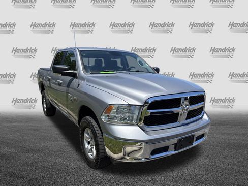 Used 2019 RAM 1500 Classic SLT w/ Luxury Group AWD/4WD image 3
