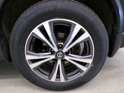 Used 2019 Nissan Rogue SV w/ Premium Package AWD/4WD image 9