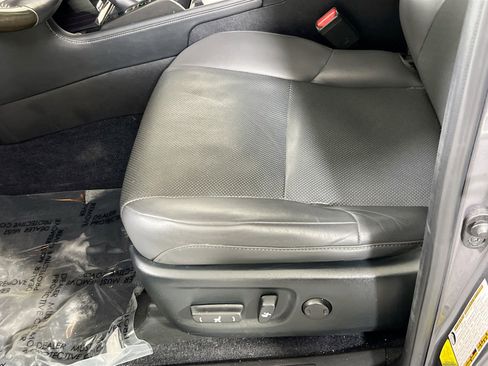 Used 2022 Lexus GX 460 Premium w/ Accessory Package image 18