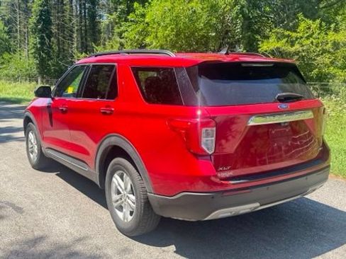 Used 2021 Ford Explorer XLT w/ Equipment Group 202A AWD/4WD image 2