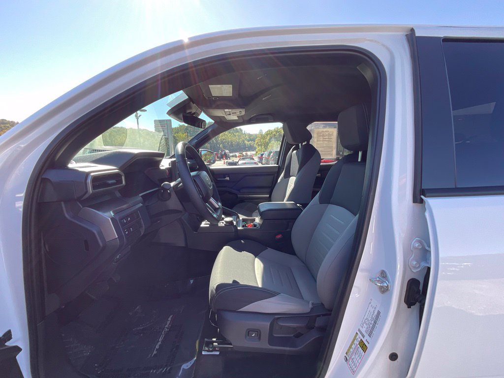 Used 2026 Toyota Tacoma TRD Off-Road AWD/4WD image 9