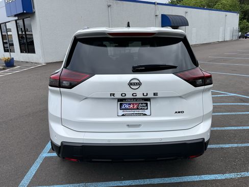 Used 2026 Nissan Rogue SV AWD/4WD image 4