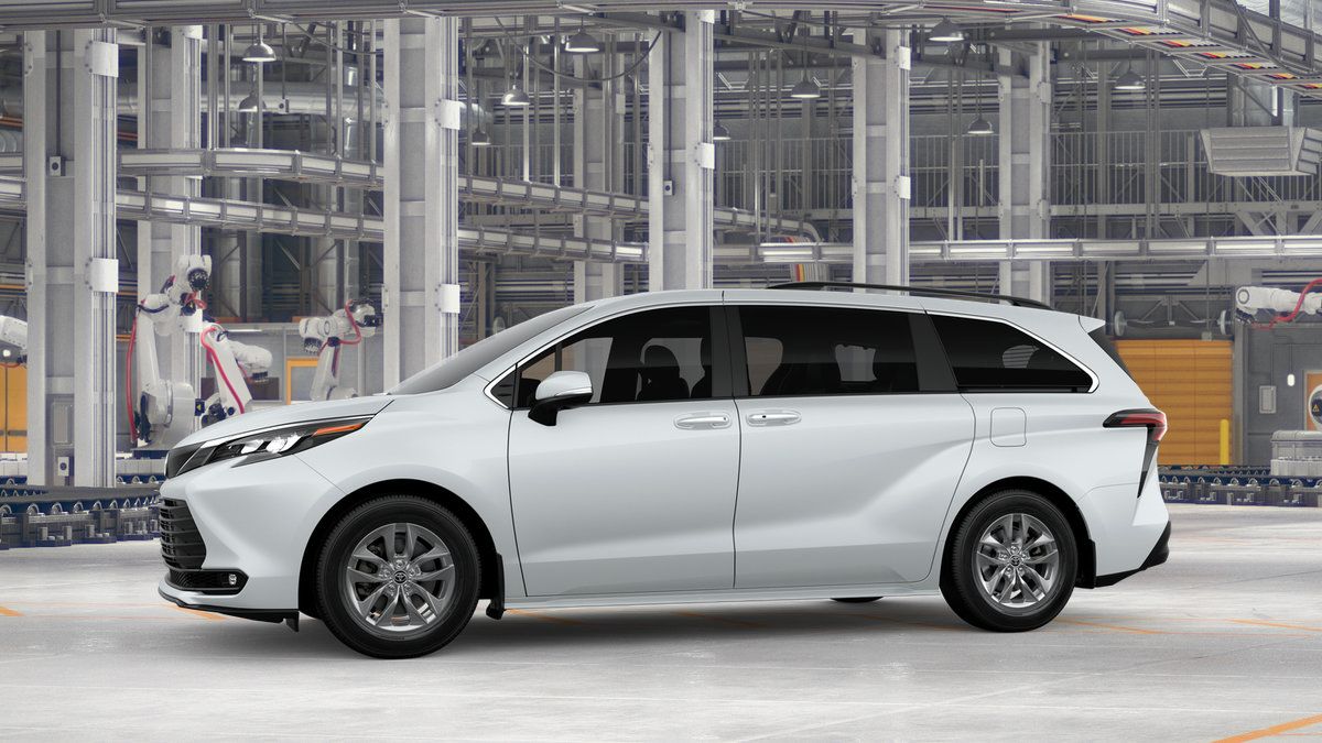 New 2026 Toyota Sienna XLE AWD/4WD image 3
