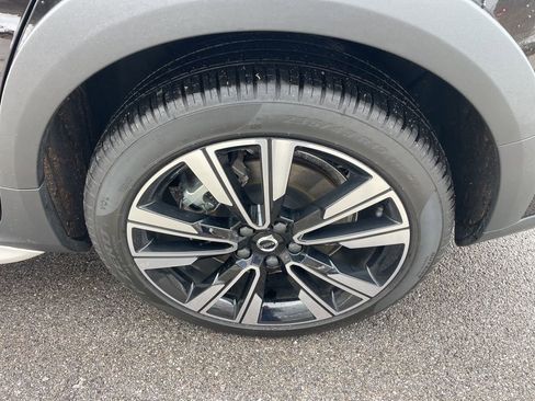Certified 2025 Volvo V60 B5 Cross Country Ultra image 15