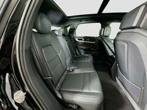 Used 2025 Porsche Cayenne E-Hybrid image 29