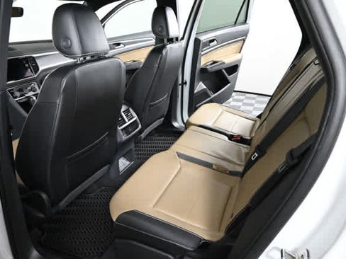 Certified 2022 Volkswagen Atlas Cross Sport SE w/ Panoramic Sunroof Package image 16