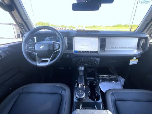 New 2026 Ford Bronco Outer Banks AWD/4WD image 12